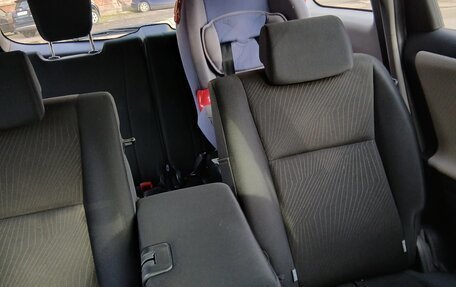 Toyota Wish II, 2010 год, 900 000 рублей, 6 фотография