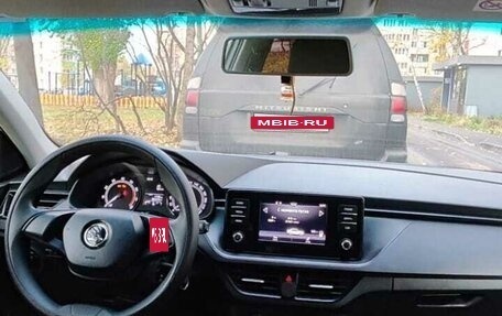 Skoda Rapid II, 2021 год, 900 000 рублей, 2 фотография