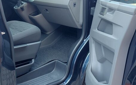 Volkswagen Caravelle T6 рестайлинг, 2021 год, 5 900 000 рублей, 9 фотография