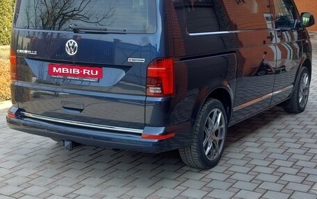 Volkswagen Caravelle T6 рестайлинг, 2021 год, 5 900 000 рублей, 3 фотография