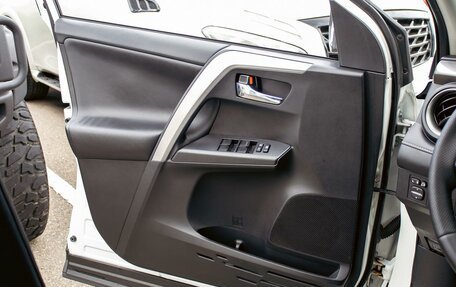 Toyota RAV4, 2016 год, 1 995 000 рублей, 12 фотография