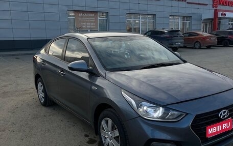 Hyundai Solaris II рестайлинг, 2017 год, 850 000 рублей, 1 фотография