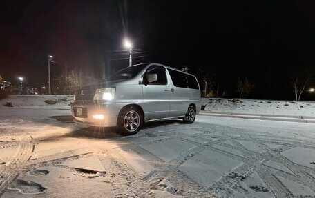 Nissan Elgrand I, 2002 год, 799 999 рублей, 3 фотография