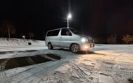 Nissan Elgrand I, 2002 год, 799 999 рублей, 2 фотография