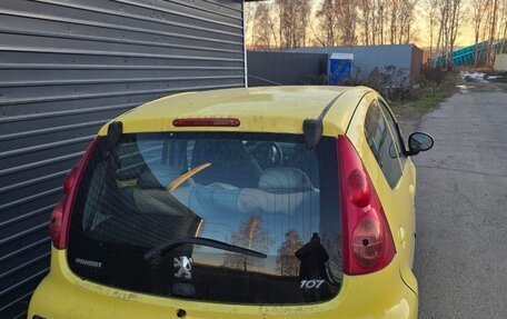 Peugeot 107 I рестайлинг, 2011 год, 450 000 рублей, 3 фотография