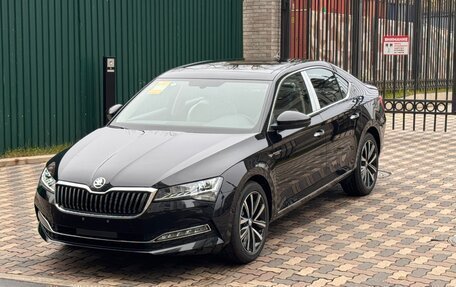 Skoda Superb III рестайлинг, 2025 год, 3 690 000 рублей, 1 фотография