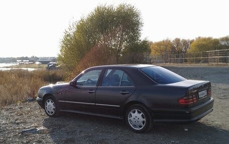 Mercedes-Benz E-Класс, 1997 год, 550 000 рублей, 2 фотография