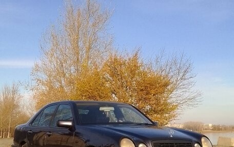 Mercedes-Benz E-Класс, 1997 год, 550 000 рублей, 5 фотография