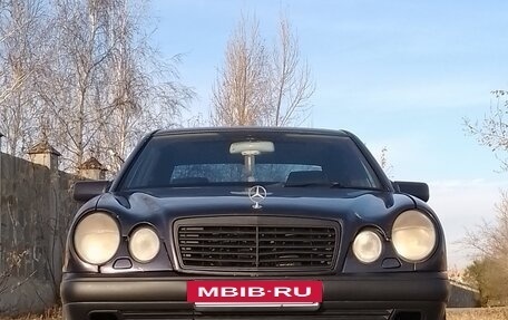 Mercedes-Benz E-Класс, 1997 год, 550 000 рублей, 4 фотография