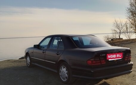 Mercedes-Benz E-Класс, 1997 год, 550 000 рублей, 12 фотография