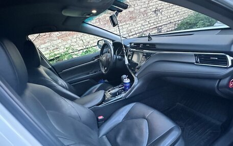 Toyota Camry, 2018 год, 2 250 000 рублей, 10 фотография