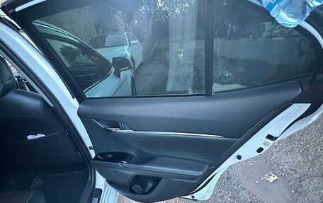 Toyota Camry, 2018 год, 2 250 000 рублей, 12 фотография