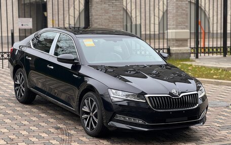 Skoda Superb III рестайлинг, 2025 год, 3 690 000 рублей, 2 фотография