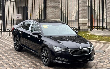 Skoda Superb III рестайлинг, 2025 год, 3 690 000 рублей, 3 фотография