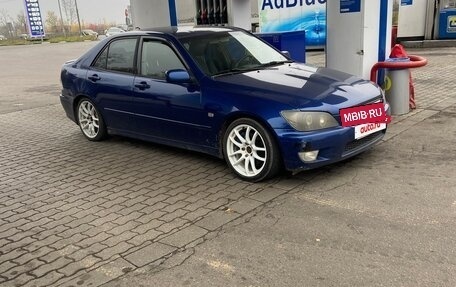 Lexus IS II рестайлинг 2, 2001 год, 700 000 рублей, 2 фотография