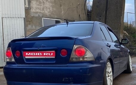 Lexus IS II рестайлинг 2, 2001 год, 700 000 рублей, 3 фотография