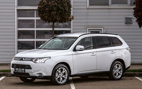 Mitsubishi Outlander III рестайлинг 3, 2013 год, 1 355 000 рублей, 1 фотография