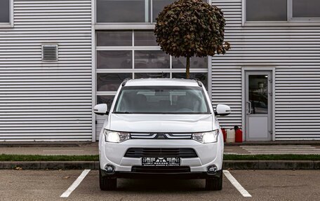 Mitsubishi Outlander III рестайлинг 3, 2013 год, 1 355 000 рублей, 2 фотография