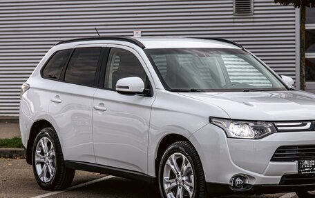 Mitsubishi Outlander III рестайлинг 3, 2013 год, 1 355 000 рублей, 7 фотография