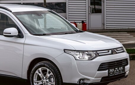 Mitsubishi Outlander III рестайлинг 3, 2013 год, 1 355 000 рублей, 8 фотография