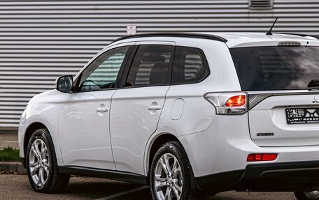 Mitsubishi Outlander III рестайлинг 3, 2013 год, 1 355 000 рублей, 9 фотография