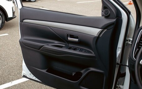 Mitsubishi Outlander III рестайлинг 3, 2013 год, 1 355 000 рублей, 12 фотография