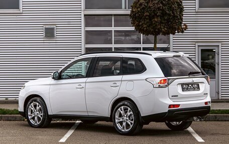 Mitsubishi Outlander III рестайлинг 3, 2013 год, 1 355 000 рублей, 4 фотография