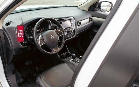 Mitsubishi Outlander III рестайлинг 3, 2013 год, 1 355 000 рублей, 13 фотография