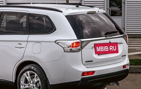 Mitsubishi Outlander III рестайлинг 3, 2013 год, 1 355 000 рублей, 10 фотография