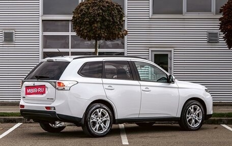 Mitsubishi Outlander III рестайлинг 3, 2013 год, 1 355 000 рублей, 6 фотография