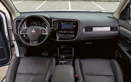 Mitsubishi Outlander III рестайлинг 3, 2013 год, 1 355 000 рублей, 16 фотография