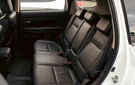 Mitsubishi Outlander III рестайлинг 3, 2013 год, 1 355 000 рублей, 17 фотография