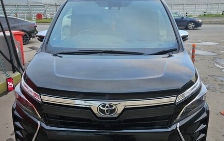 Toyota Voxy III, 2020 год, 2 425 000 рублей, 1 фотография