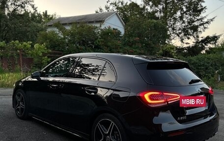 Mercedes-Benz A-Класс, 2018 год, 2 380 000 рублей, 3 фотография