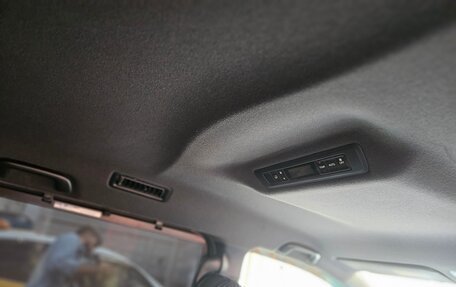 Toyota Voxy III, 2020 год, 2 425 000 рублей, 12 фотография