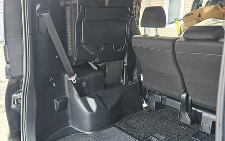 Toyota Voxy III, 2020 год, 2 425 000 рублей, 8 фотография