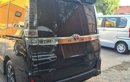 Toyota Voxy III, 2020 год, 2 425 000 рублей, 14 фотография