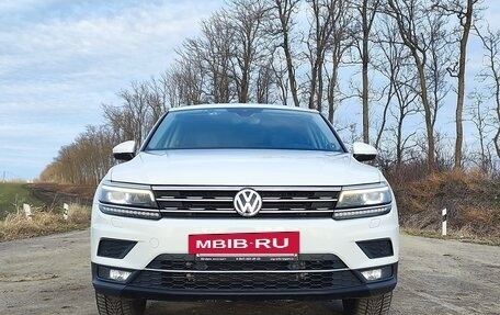 Volkswagen Tiguan II, 2019 год, 2 200 000 рублей, 3 фотография
