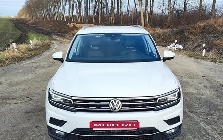 Volkswagen Tiguan II, 2019 год, 2 200 000 рублей, 4 фотография