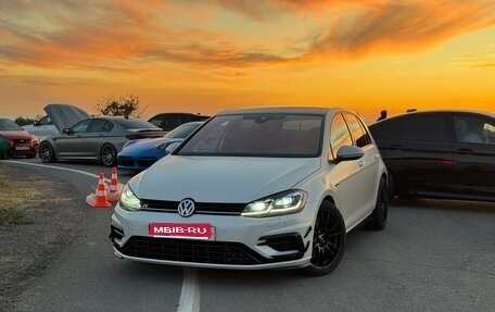 Volkswagen Golf R VII, 2019 год, 4 200 000 рублей, 1 фотография