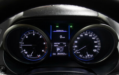 Toyota Land Cruiser Prado 150 рестайлинг 2, 2016 год, 3 198 000 рублей, 13 фотография