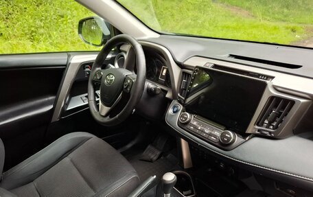 Toyota RAV4, 2018 год, 1 930 000 рублей, 2 фотография