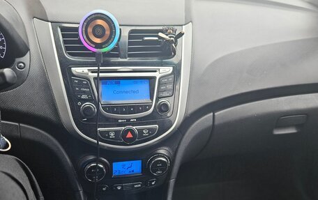 Hyundai Solaris II рестайлинг, 2011 год, 700 000 рублей, 6 фотография