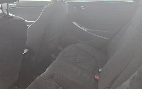 Hyundai Solaris II рестайлинг, 2011 год, 700 000 рублей, 8 фотография