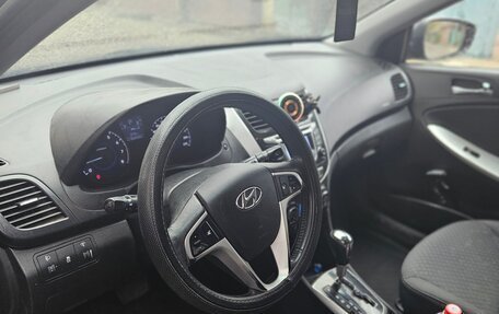 Hyundai Solaris II рестайлинг, 2011 год, 700 000 рублей, 5 фотография