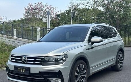 Volkswagen Tiguan II, 2021 год, 2 100 000 рублей, 1 фотография