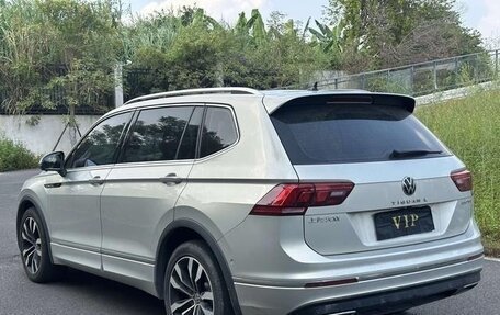 Volkswagen Tiguan II, 2021 год, 2 100 000 рублей, 4 фотография