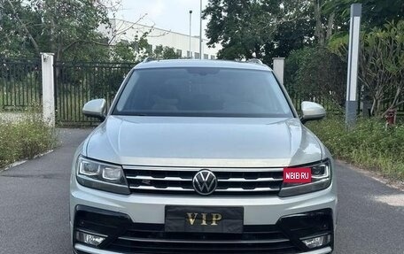 Volkswagen Tiguan II, 2021 год, 2 100 000 рублей, 3 фотография