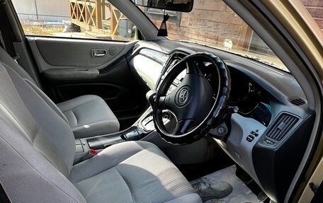 Toyota Kluger I, 2003 год, 1 120 000 рублей, 9 фотография