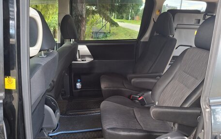 Toyota Noah III, 2010 год, 1 500 000 рублей, 6 фотография